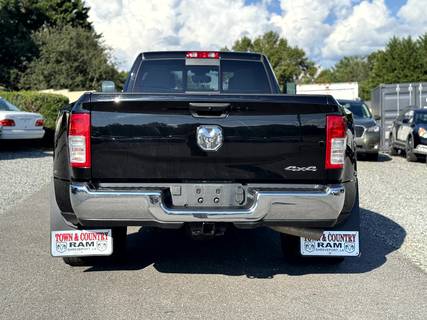 2022 RAM 3500 Tradesman 4x4 Crew Cab 8 Box