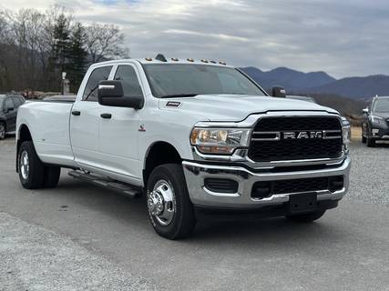 2024 RAM 3500 tradesman 4x4 crew cab 8' box - White