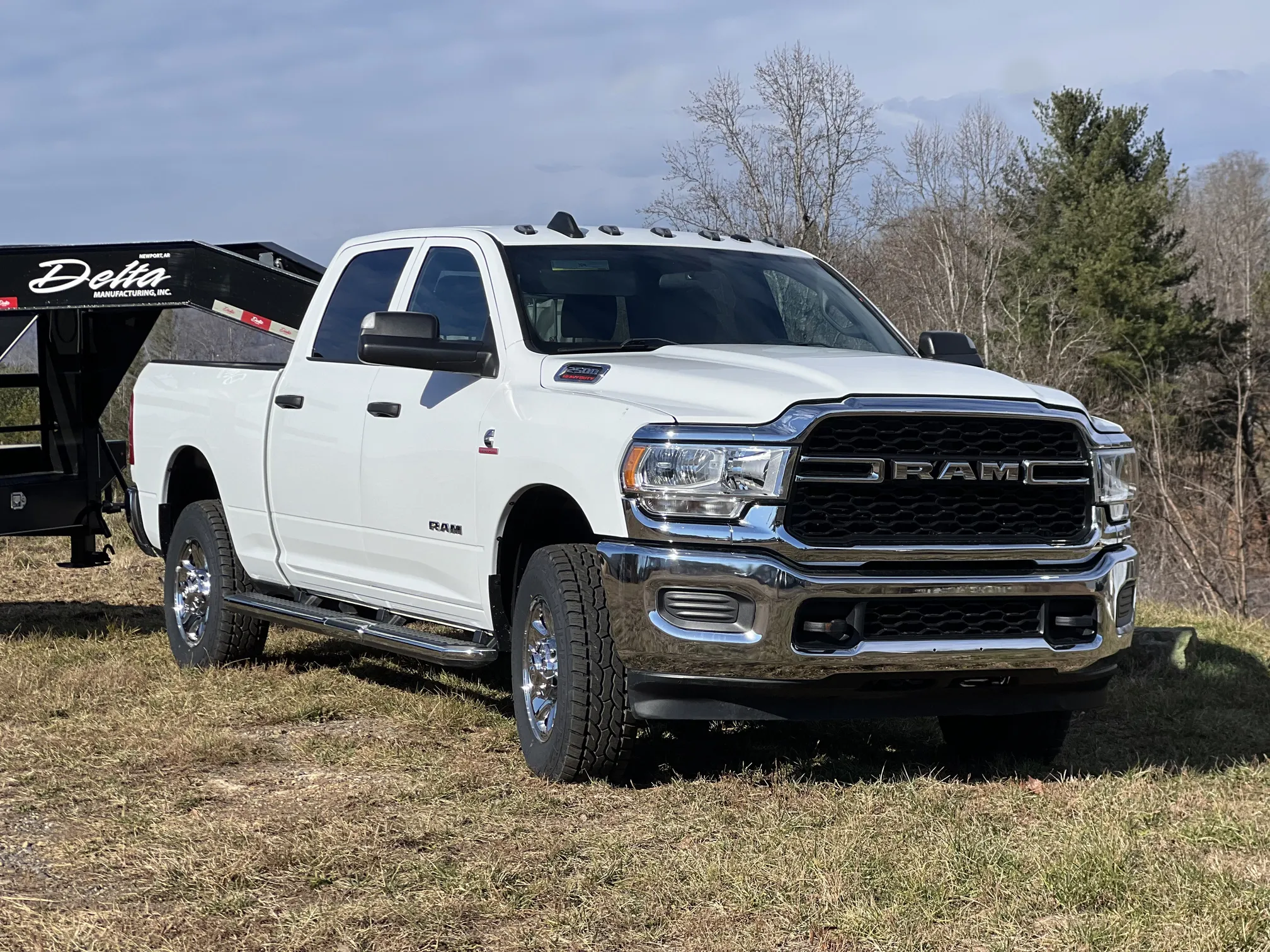 2022 ram 2500 Tradesman 4x4 Crew Cab 6'4" Box