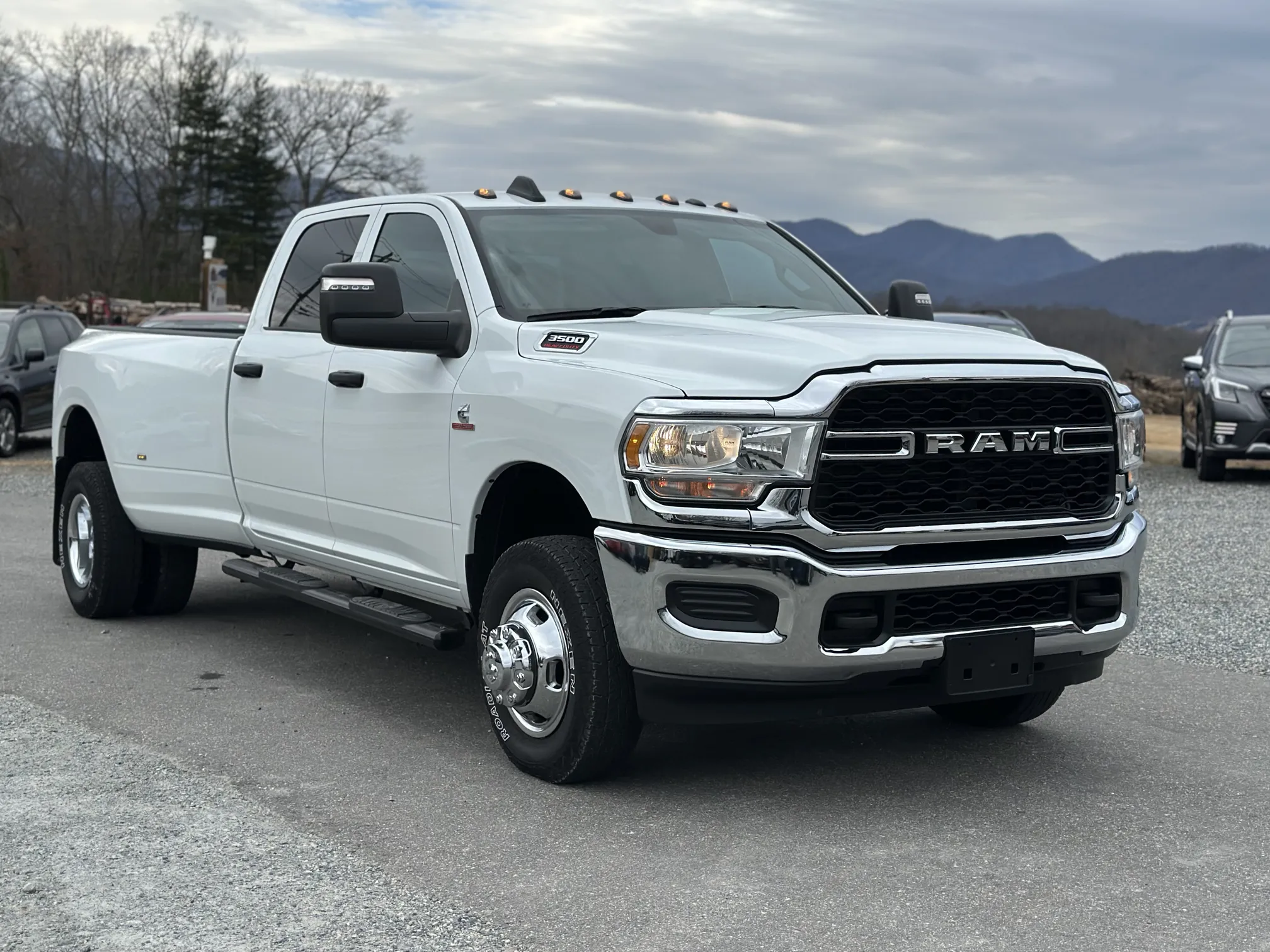 2024 RAM 3500 tradesman 4x4 crew cab 8' box - White