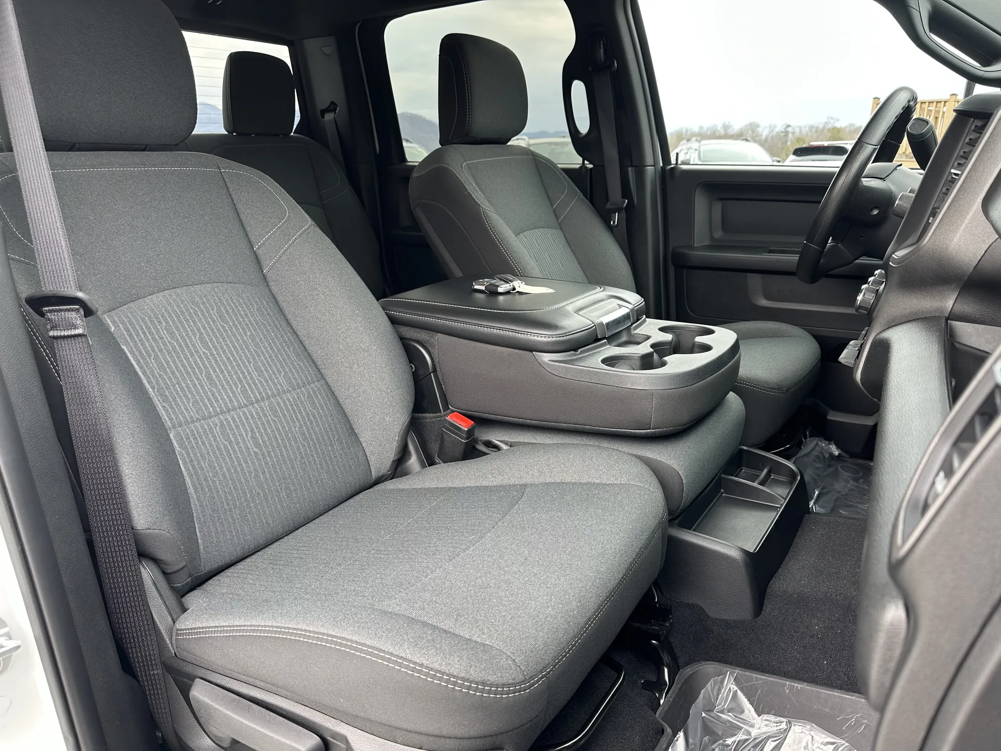 2024 RAM 3500 tradesman 4x4 crew cab 8' box - White