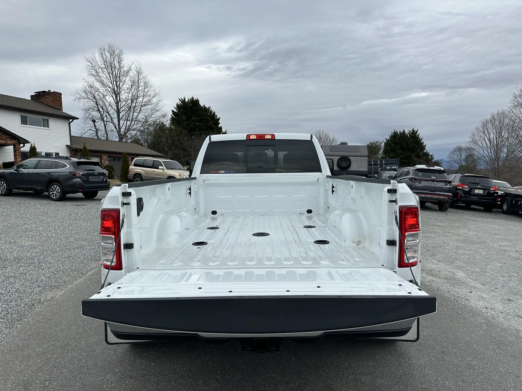 2024 RAM 3500 tradesman 4x4 crew cab 8' box - White
