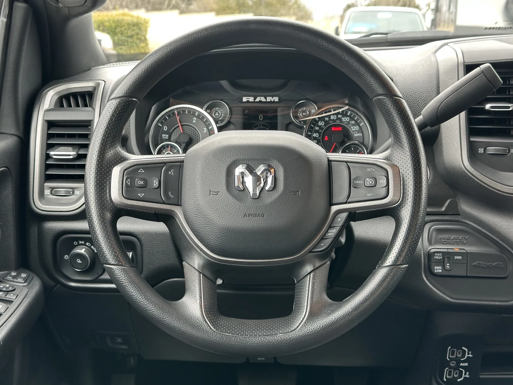 2024 RAM 3500 tradesman 4x4 crew cab 8' box - White