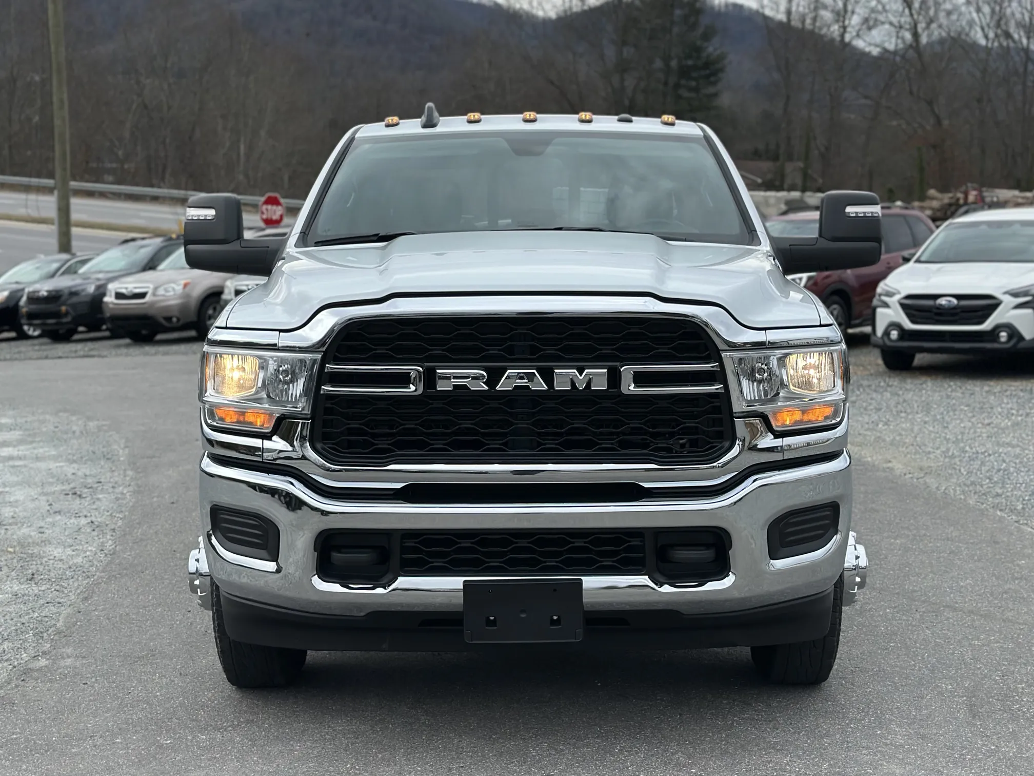2024 RAM 3500 tradesman 4x4 crew cab 8' box - White