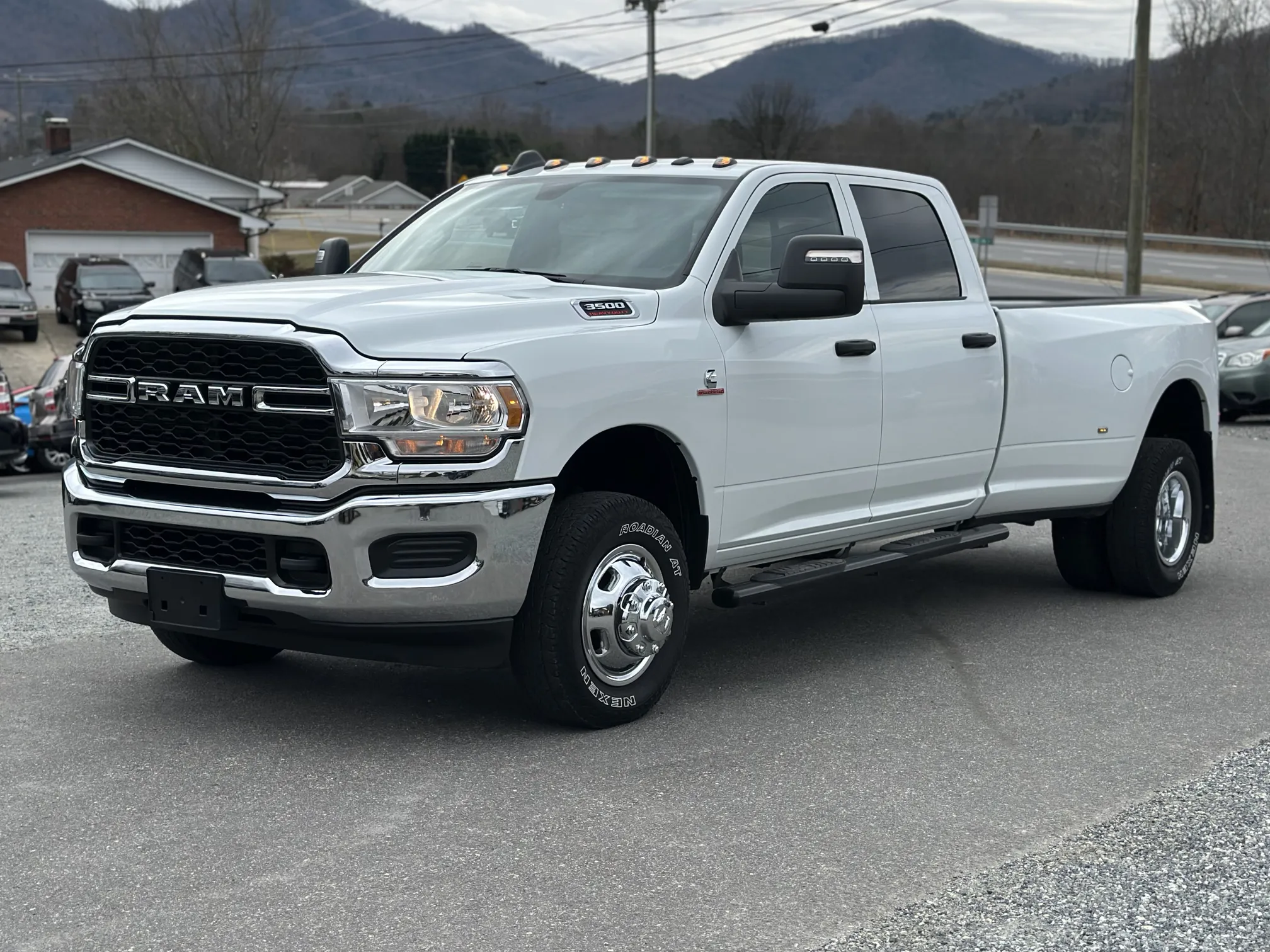 2024 RAM 3500 tradesman 4x4 crew cab 8' box - White