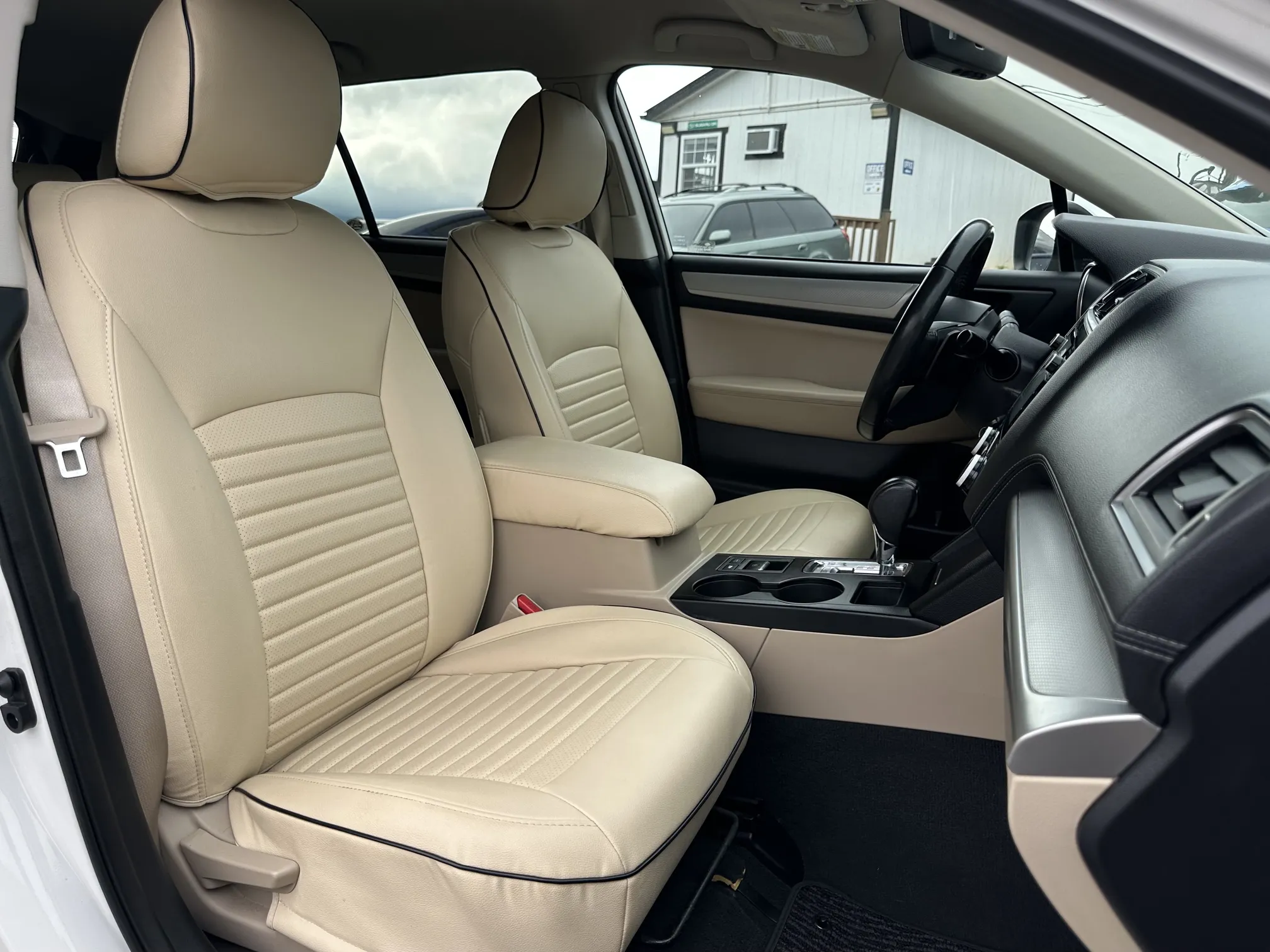 2018 Subaru Outback Premium - White