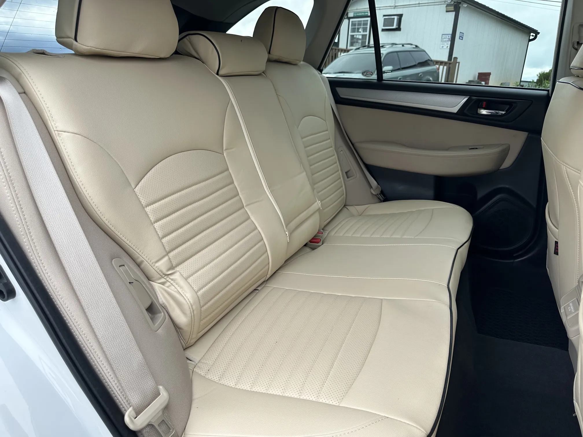 2018 Subaru Outback Premium - White