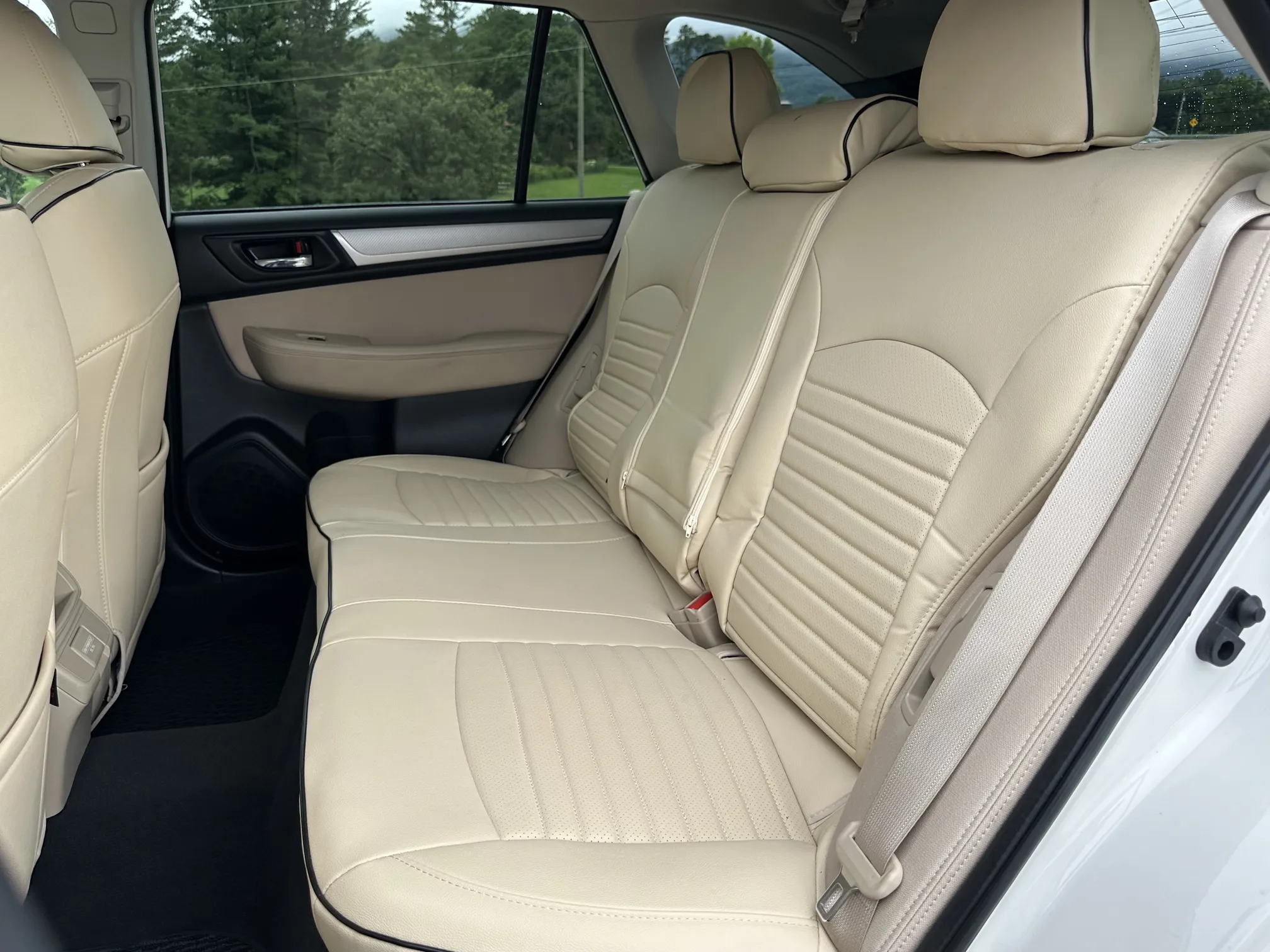 2018 Subaru Outback Premium - White
