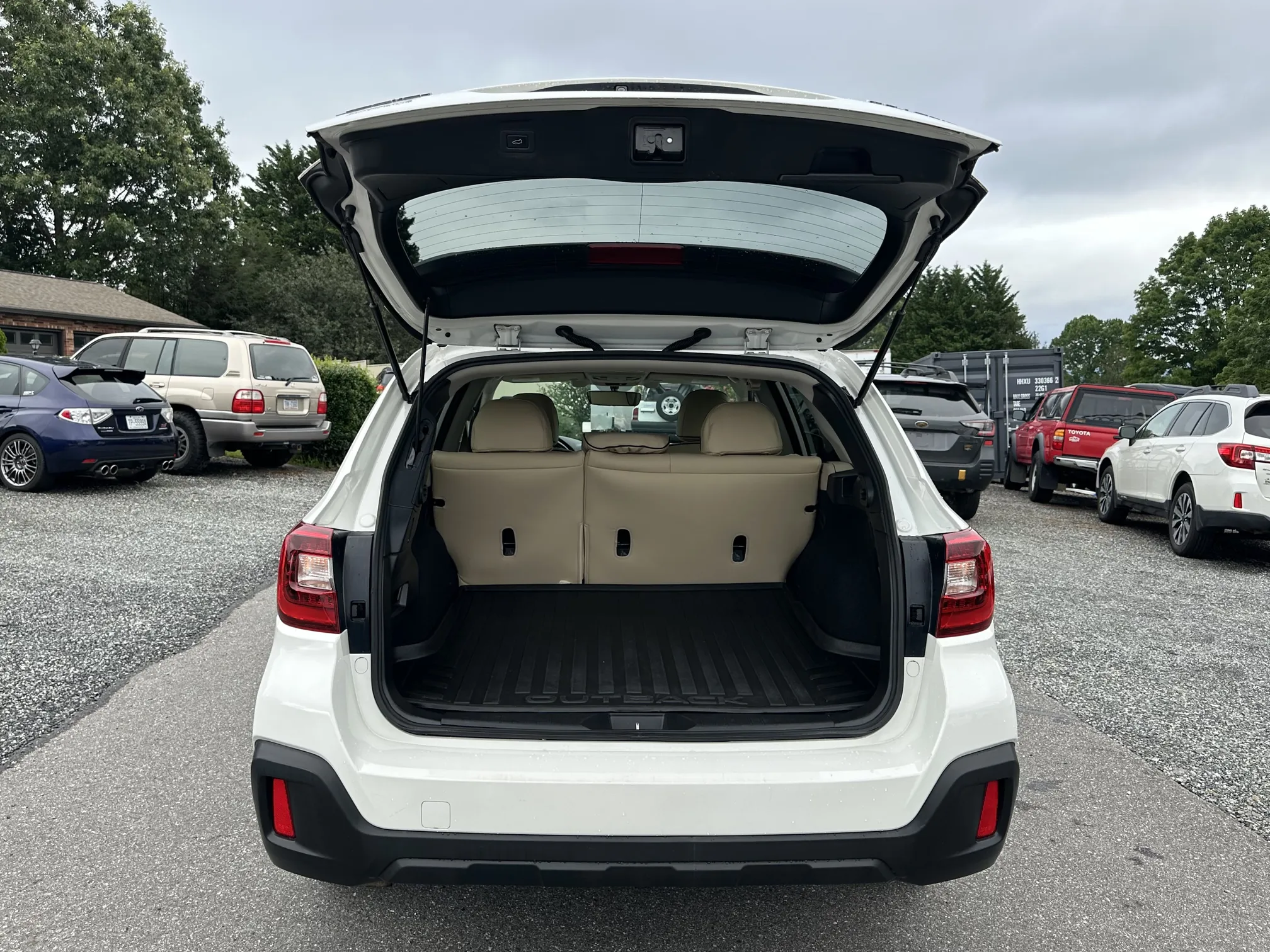 2018 Subaru Outback Premium - White