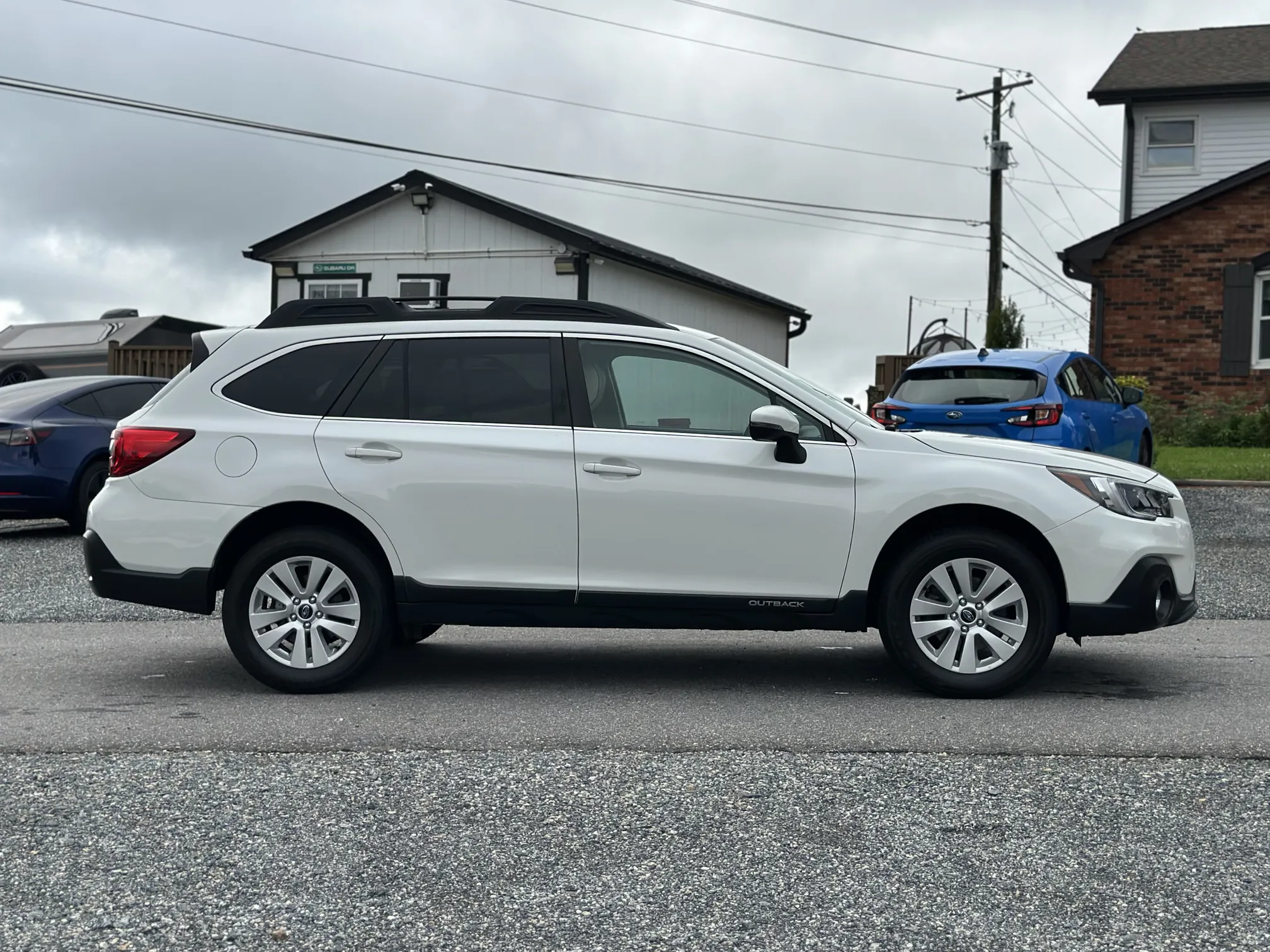 2018 Subaru Outback Premium - White