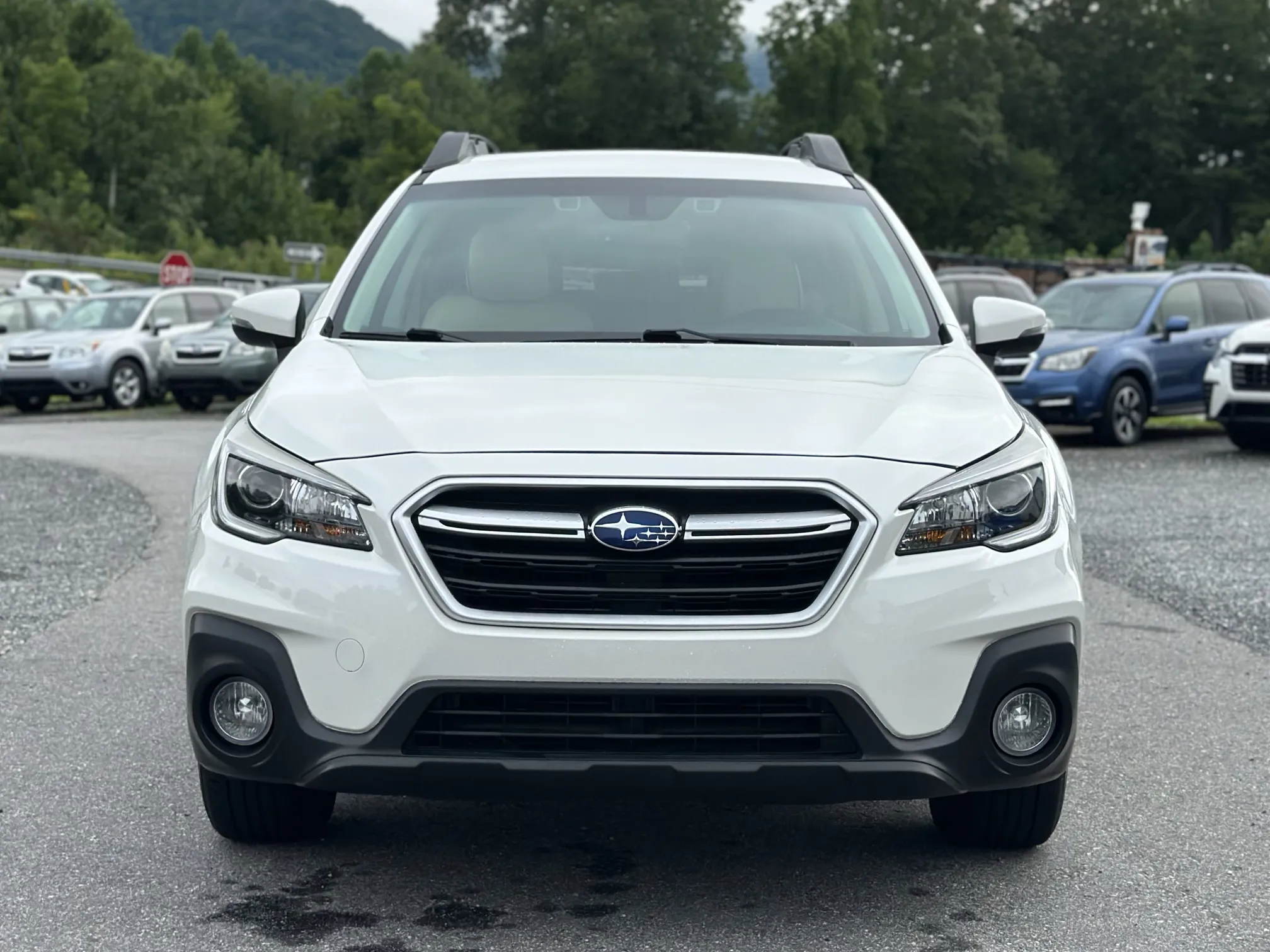 2018 Subaru Outback Premium - White