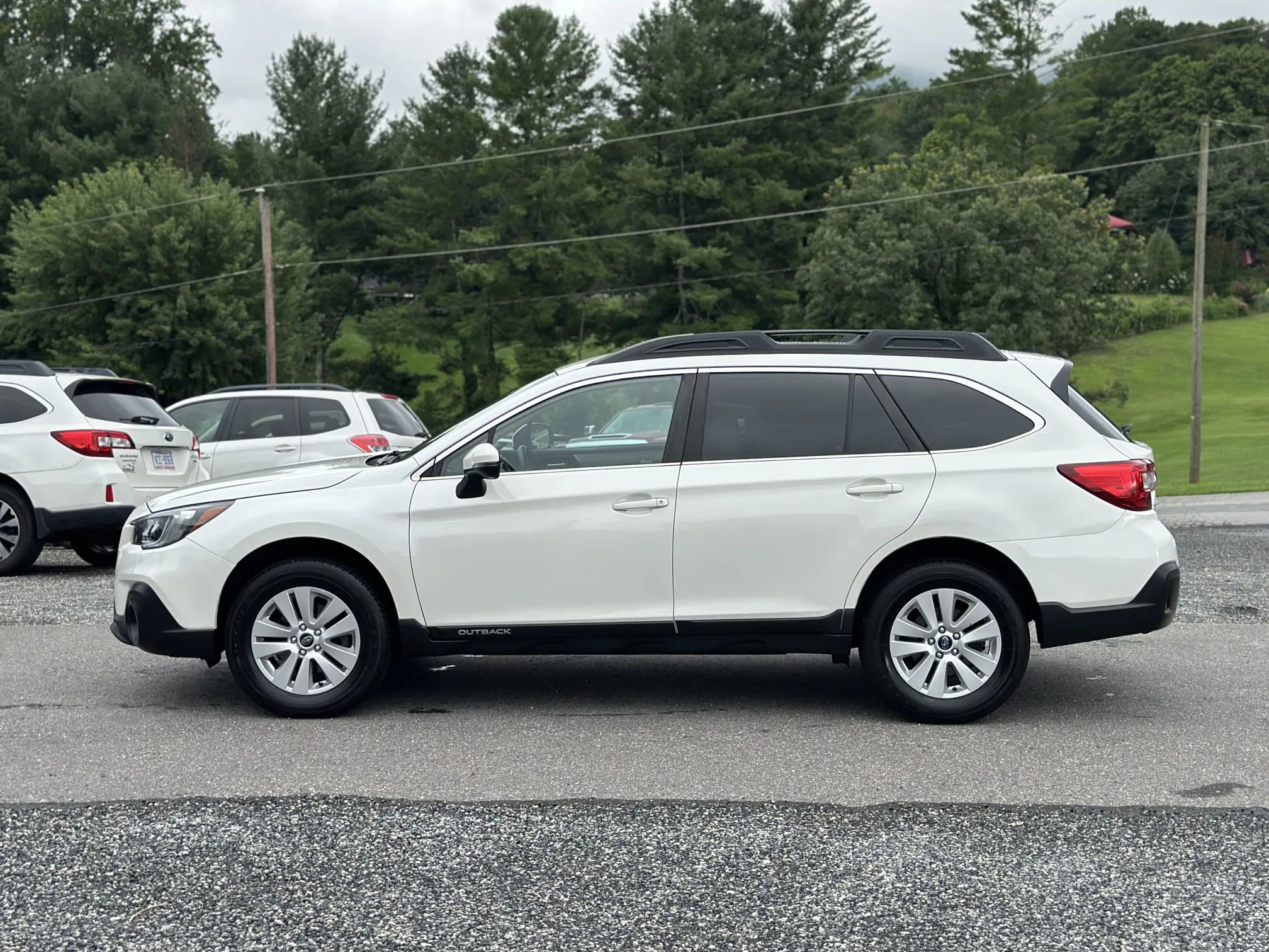 2018 Subaru Outback Premium - White