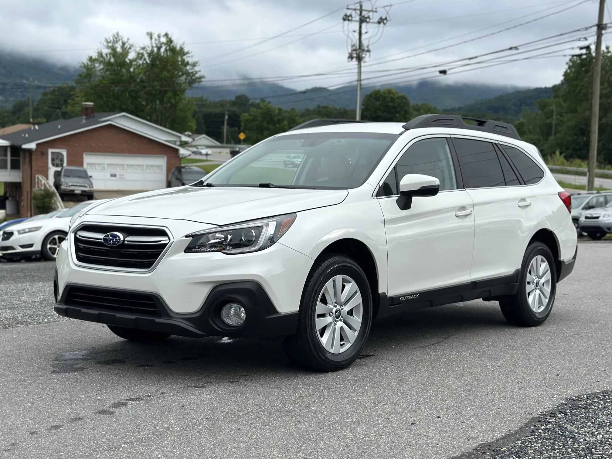 2018 Subaru Outback Premium - White